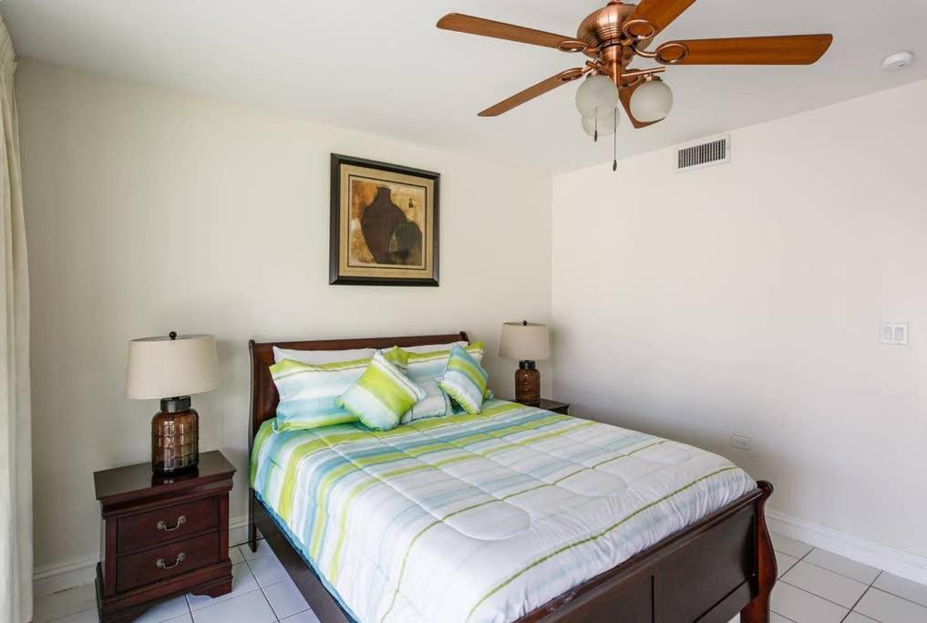 Beach Living At Island Pine Villas Blp George Town Exterior foto