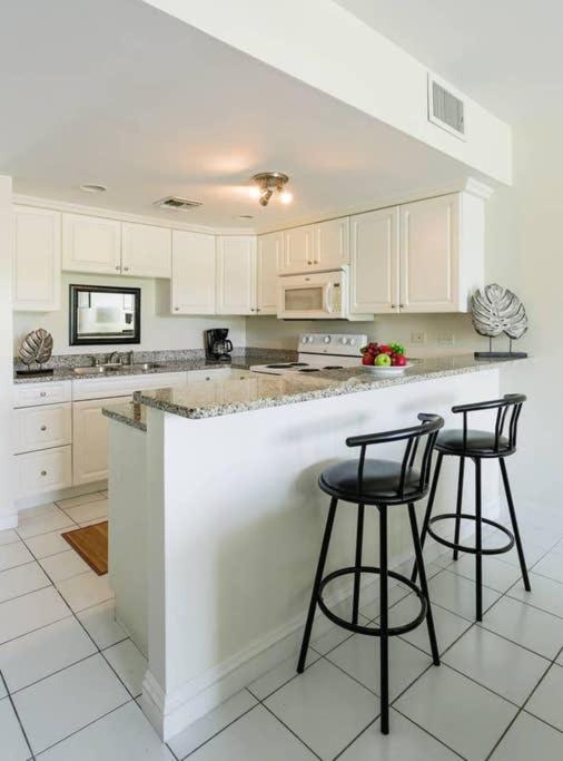 Beach Living At Island Pine Villas Blp George Town Exterior foto